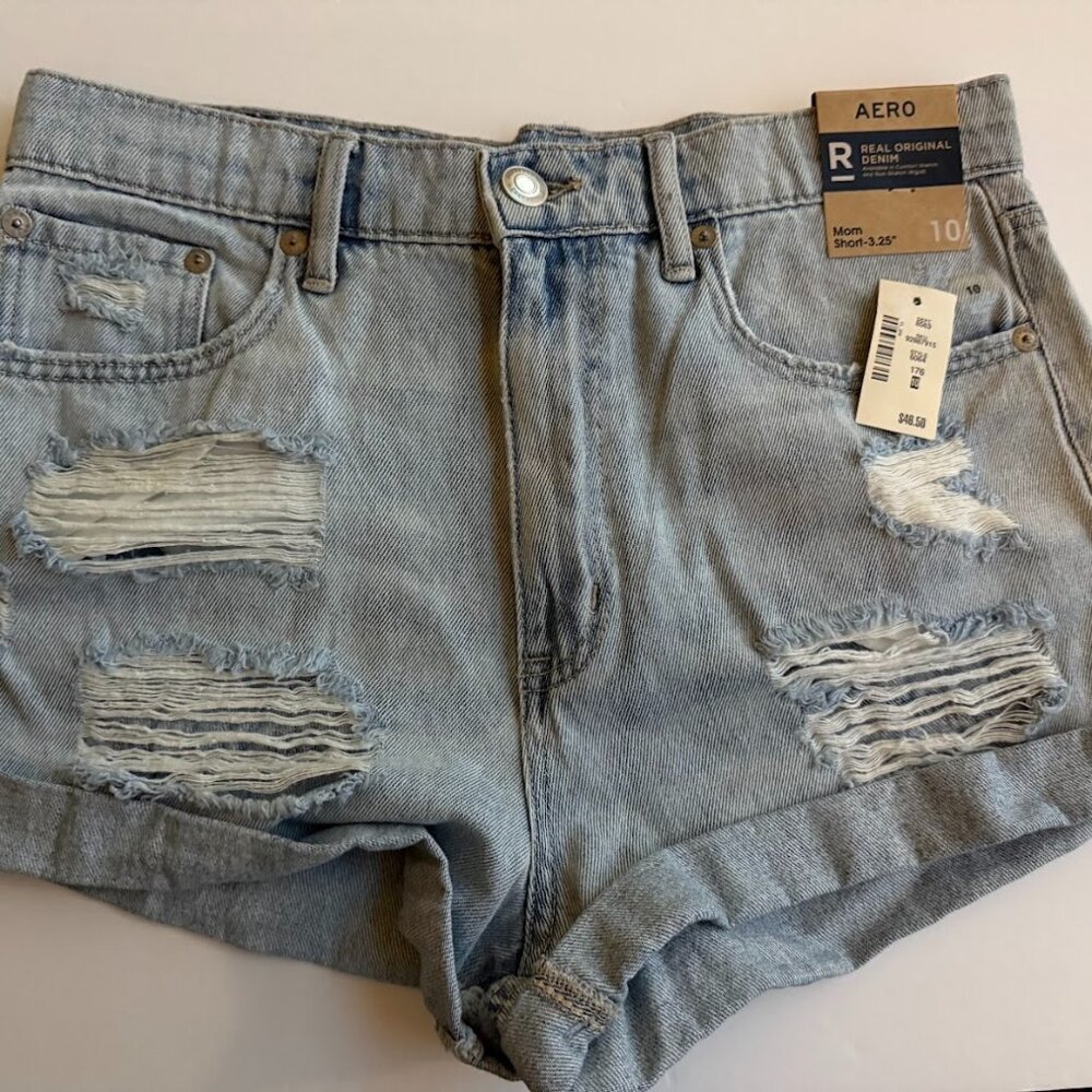 NWT Aeropostale Mom Midi Jean Shorts – Size 10 Distressed Light Wash